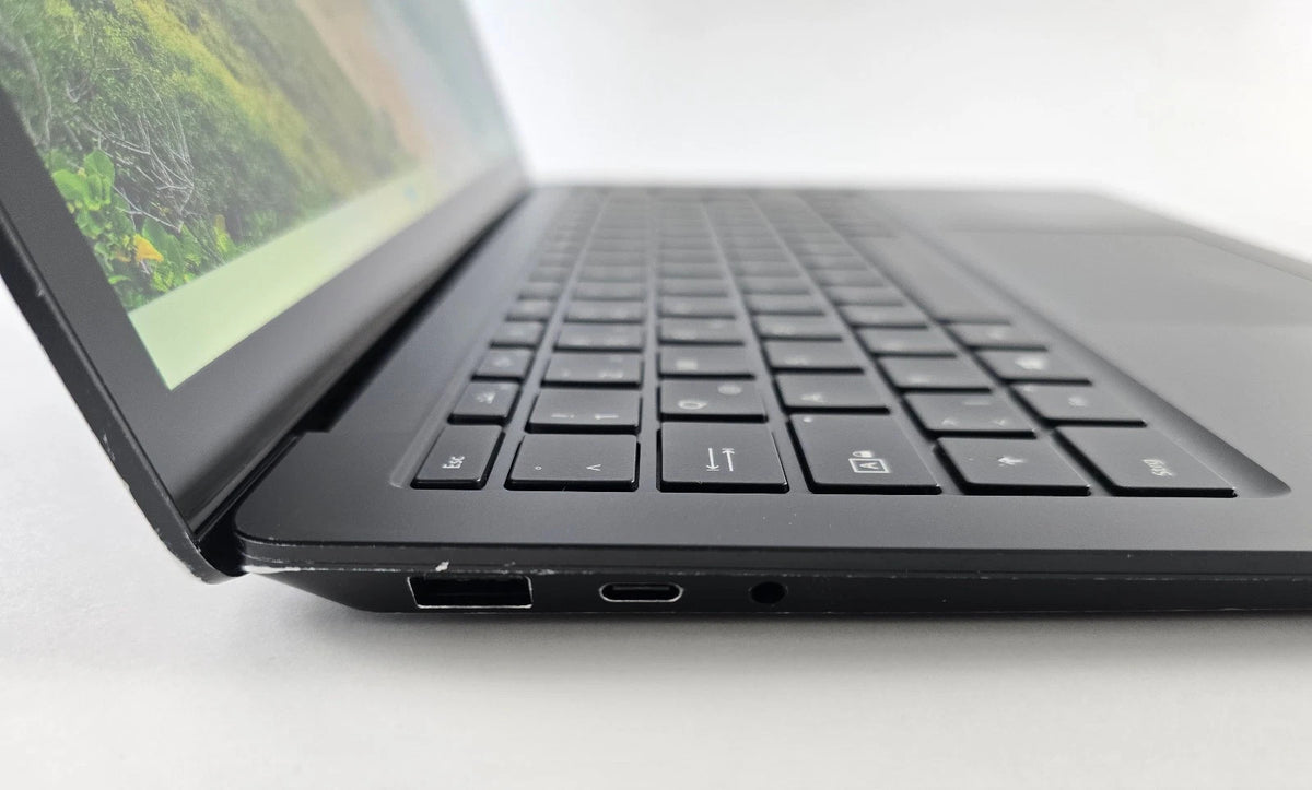Microsoft Surface Laptop 4 i5-1145G7 16GB RAM 512GB SSD 13,5" Riss, Lesen – SKU NB7
