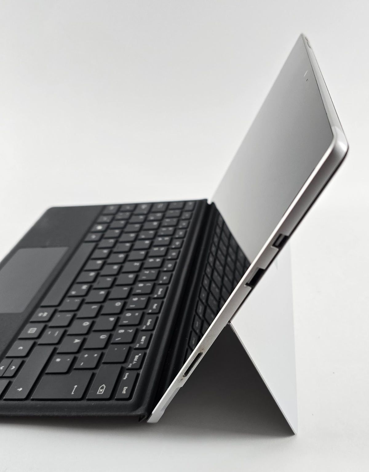 Microsoft Surface Pro 5 Intel Core i7-7660U 16GB 512GB SSD Windows 11 Pro #SB44