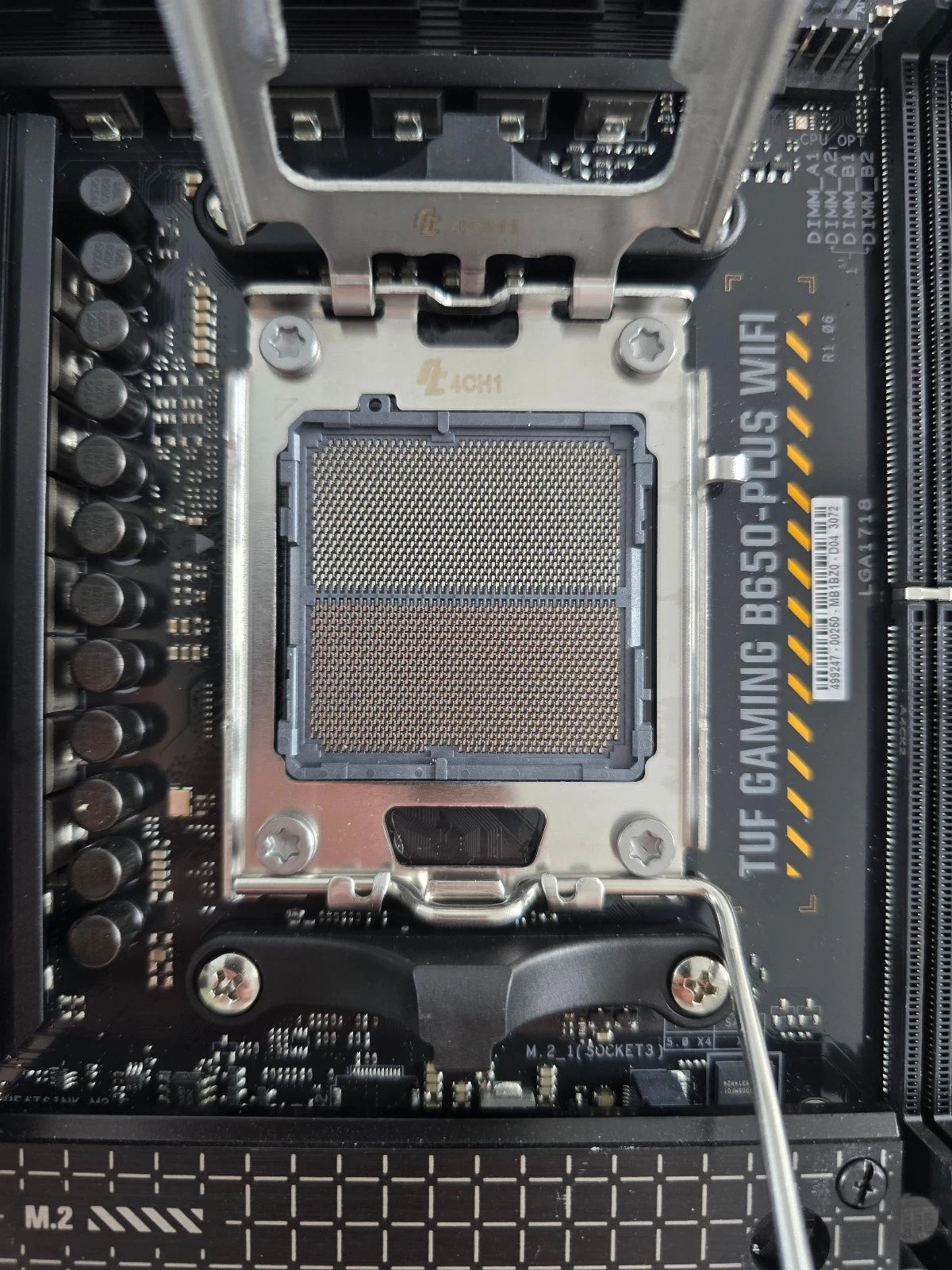 ASUS TUF GAMING B650-PLUS Mainboard AM5 ATX DDR5 PCIe 5.0 M.2 WiFi DEFEKT #B102