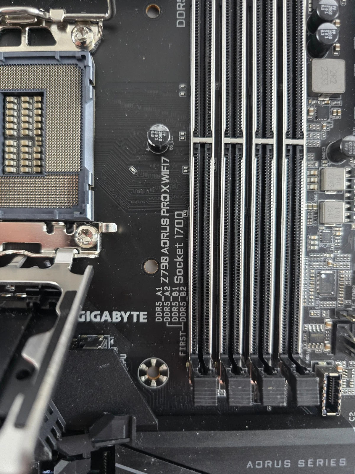 GIGABYTE Z790 AORUS PRO X WIFI 7 Mainboard Sockel LGA1700 DDR5 #E30