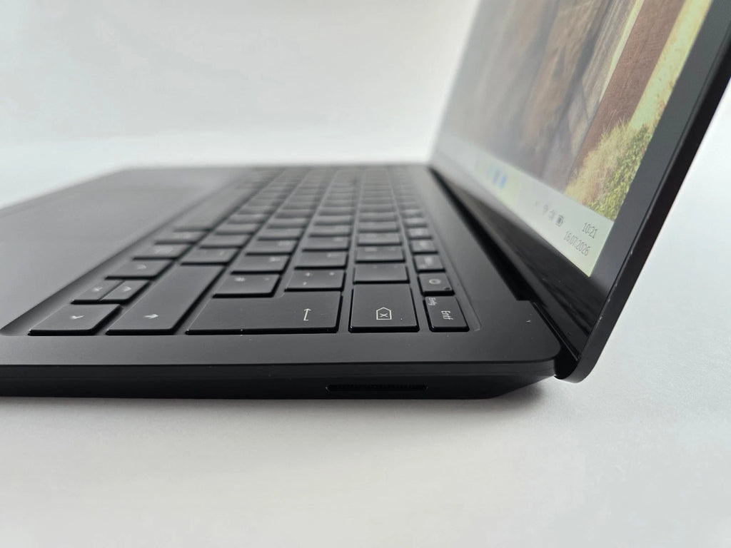 Microsoft Surface Laptop 4 i5-1145G7 16GB RAM 512GB SSD 13,5" Riss, Lesen – SKU GS21