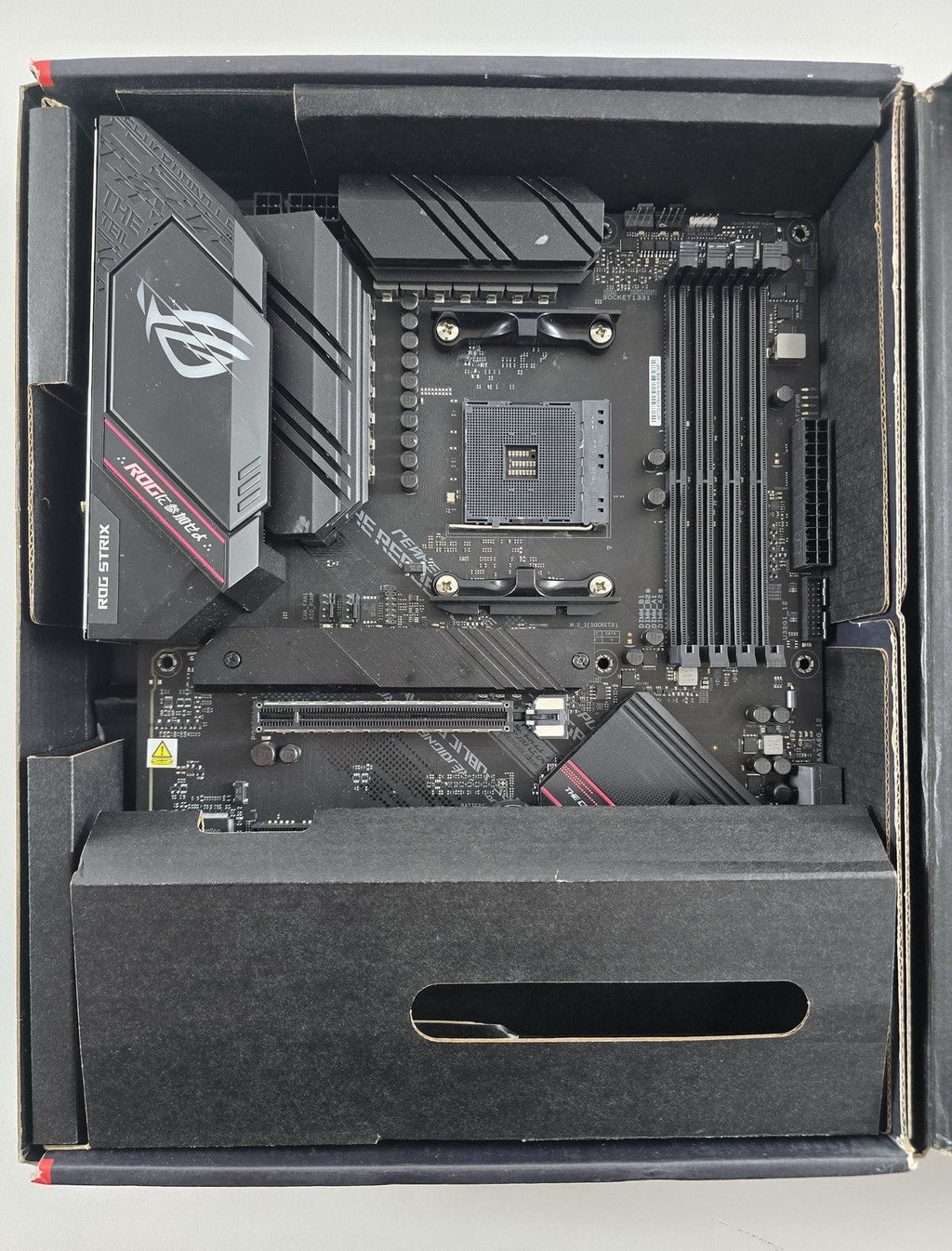 ASUS ROG Strix B550-F Gaming WIFI II Mainboard AM4 ATX DDR4 OVP DEFEKT #B98