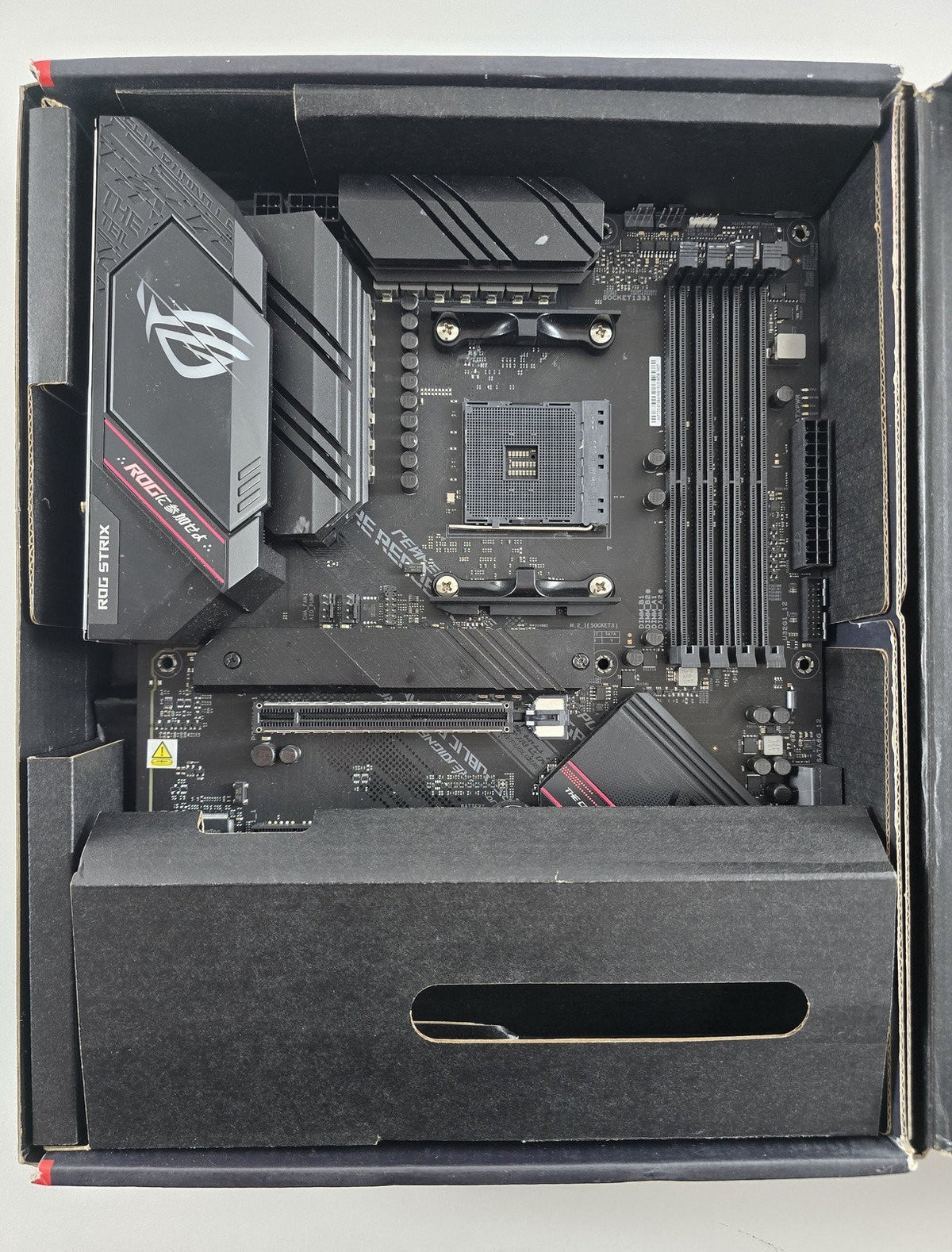 ASUS ROG Strix B550-F Gaming WIFI II Mainboard AM4 ATX DDR4 OVP DEFEKT #B98