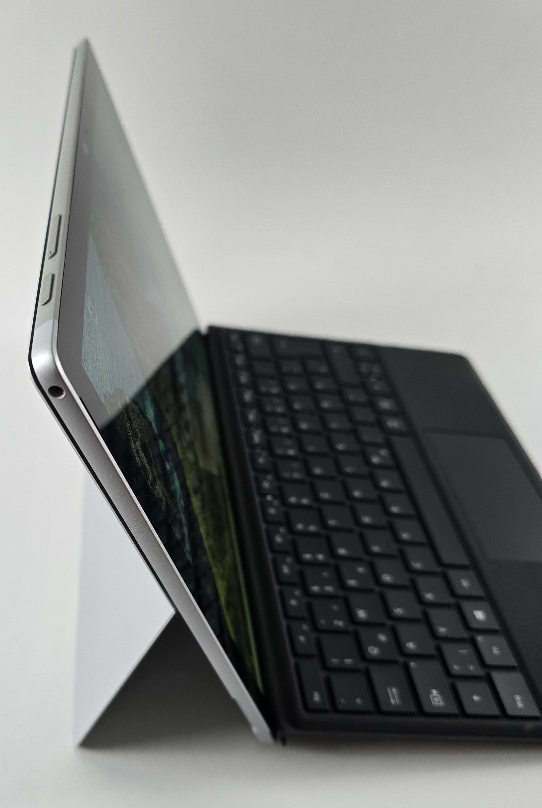 Microsoft Surface Pro 6 i7-8650U 8GB 256GB 12,3" 2736x1824 Win 11 Pro #L53