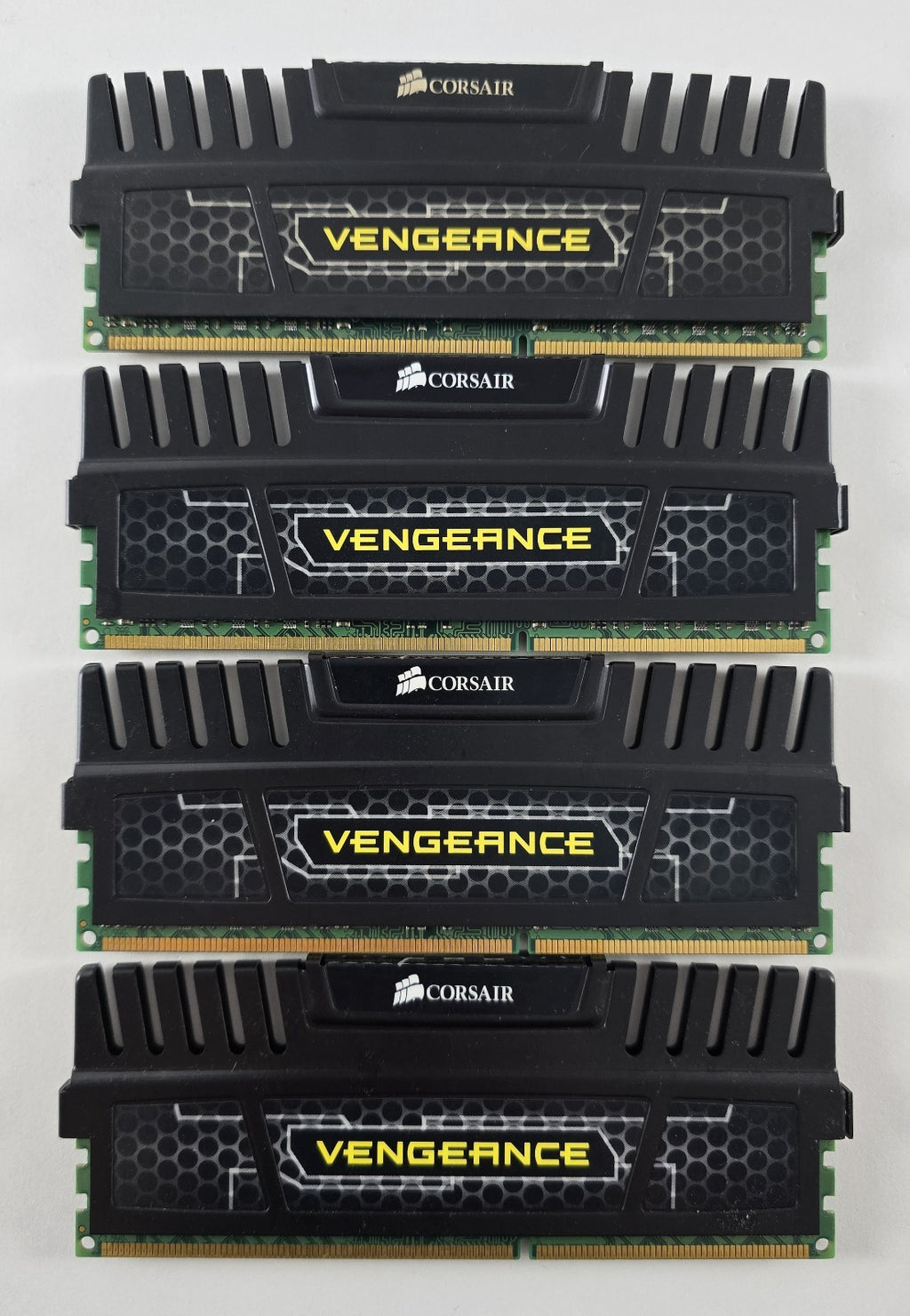 Corsair Vengeance 16 GB (4x 4 GB) DDR3 1600 MHz CL9 CMZ16GX3M4A1600C9 #R33