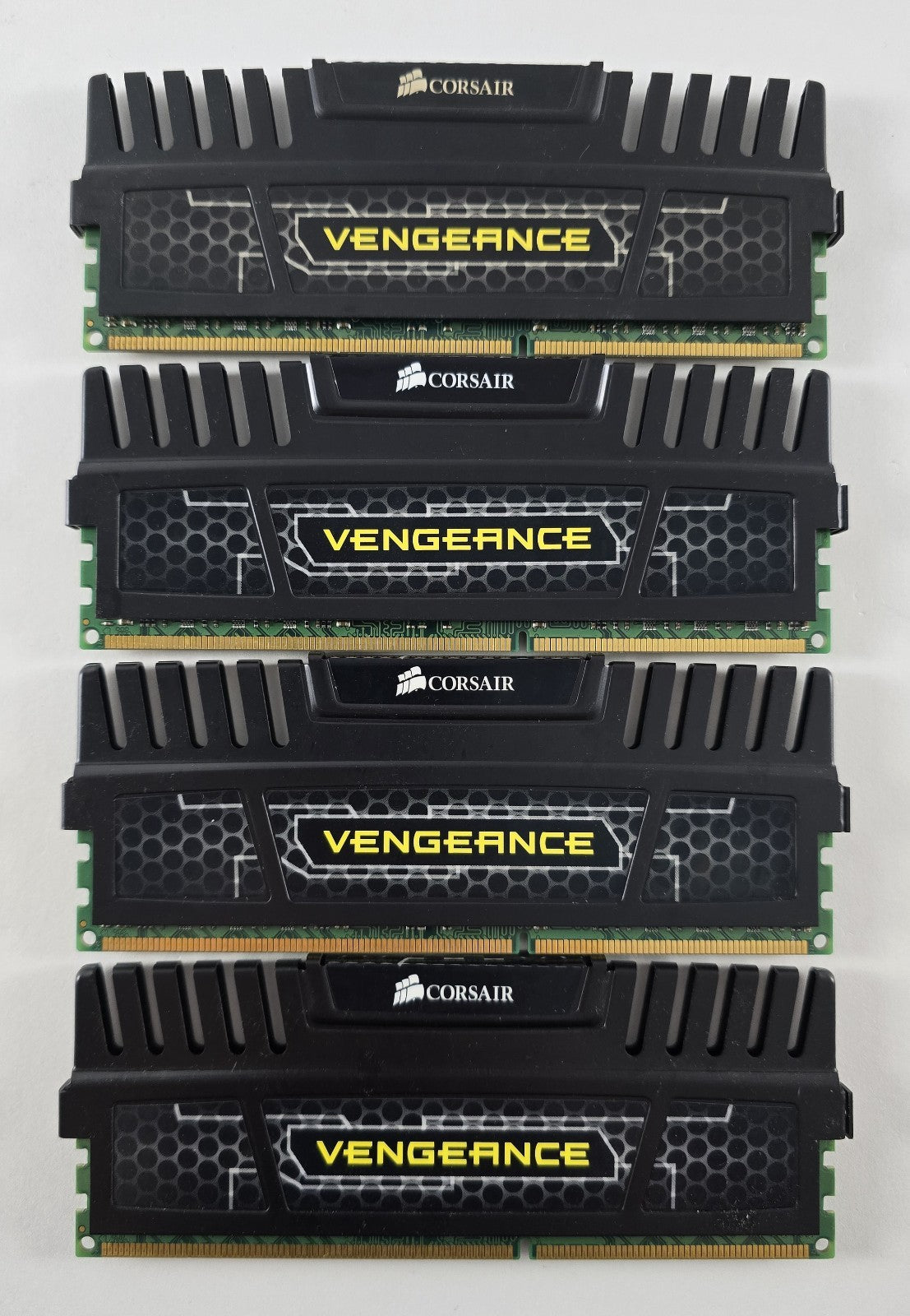 Corsair Vengeance 16 GB (4x 4 GB) DDR3 1600 MHz CL9 CMZ16GX3M4A1600C9 #R33
