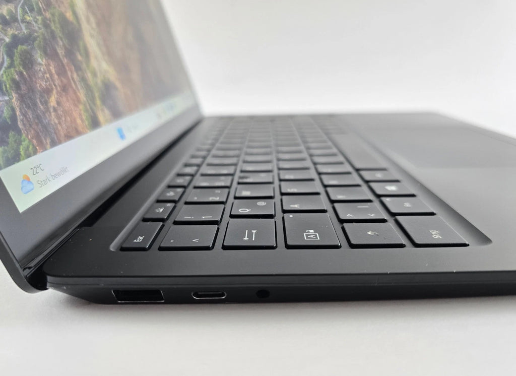 Microsoft Surface Laptop 4 i5-1145G7 16GB RAM 512GB SSD 13,5" Riss, Lesen – SKU GS21
