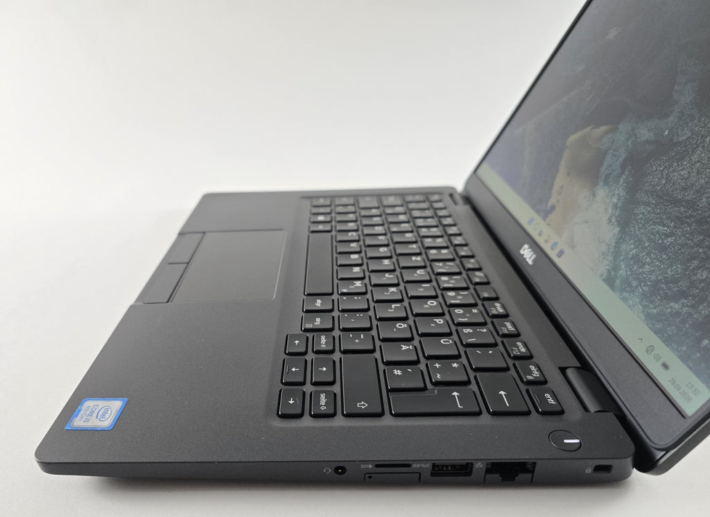 Dell Latitude 5300 i5-8365U 16GB 256GB SSD 13,3" 1366x768 Win 11 Pro #L140