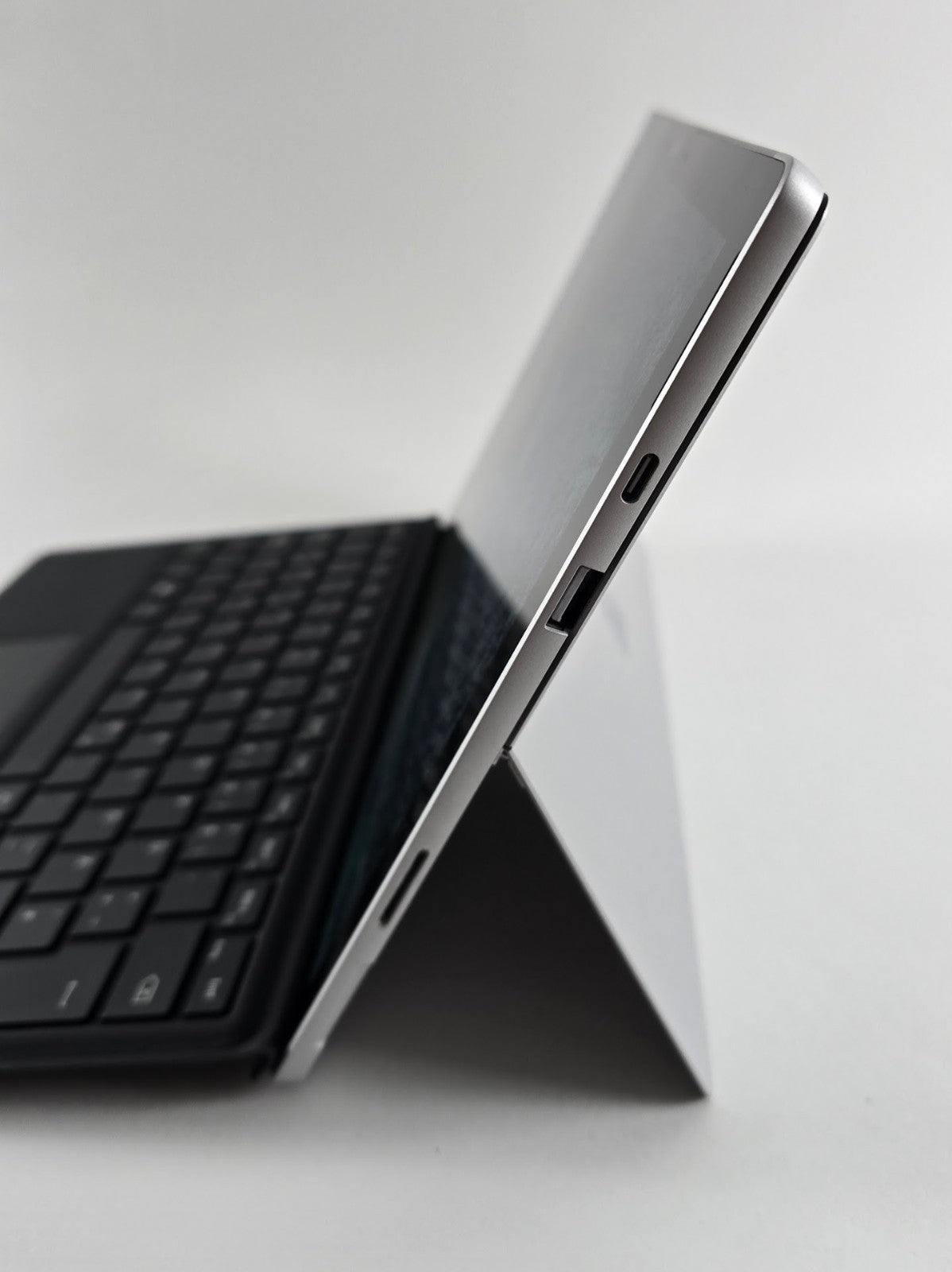 Microsoft Surface Pro 7+ Core i5-1135G7 12,3" 128GB SSD 8GB RAM QWERTZ Garantie!
