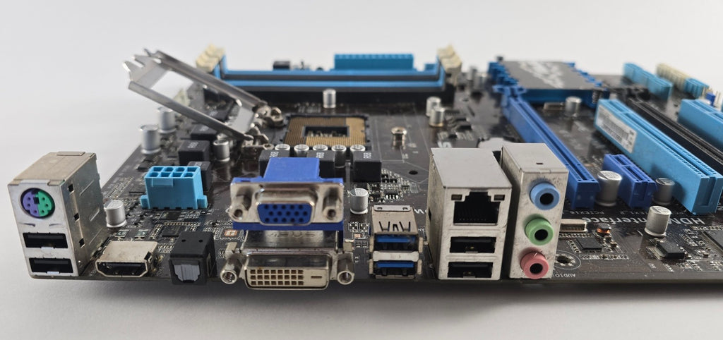 ASUS P8Z77-V LX Intel Z77 Sockel 1155 ATX Mainboard Teildefekt