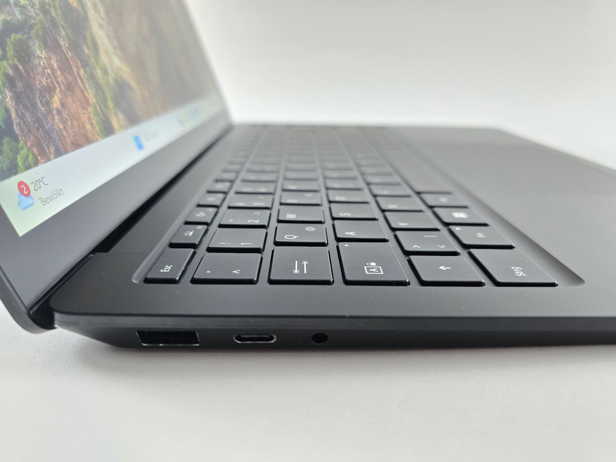 Microsoft Surface Laptop 4 i5-1145G7 16GB RAM 512GB SSD 13,5" Riss, Lesen #GS71