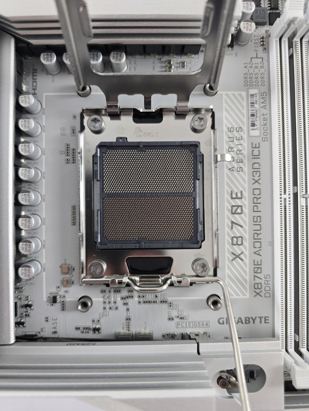 Gigabyte X870E AORUS PRO X3D ICE AM5 ATX DDR5 DEFEKT #N7