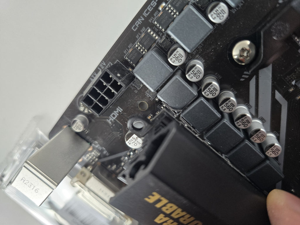 Gigabyte B550M DS3H Mainboard AM4 B550 DDR4 Micro-ATX DEFEKT #N38
