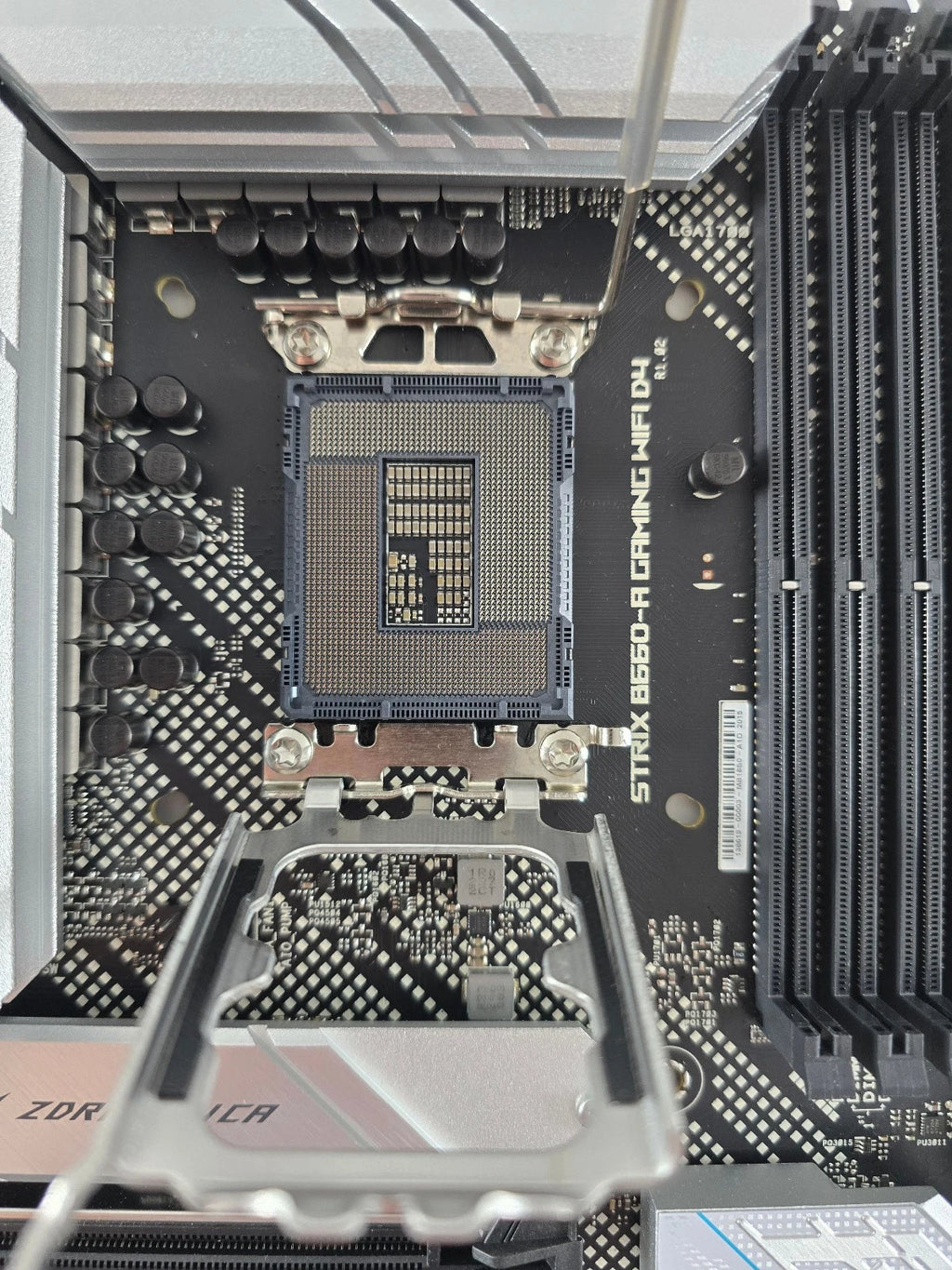 ASUS ROG STRIX B660-A GAMING WIFI D4 ATX LGA1700 DDR4 PCIe 5.0 #MB56