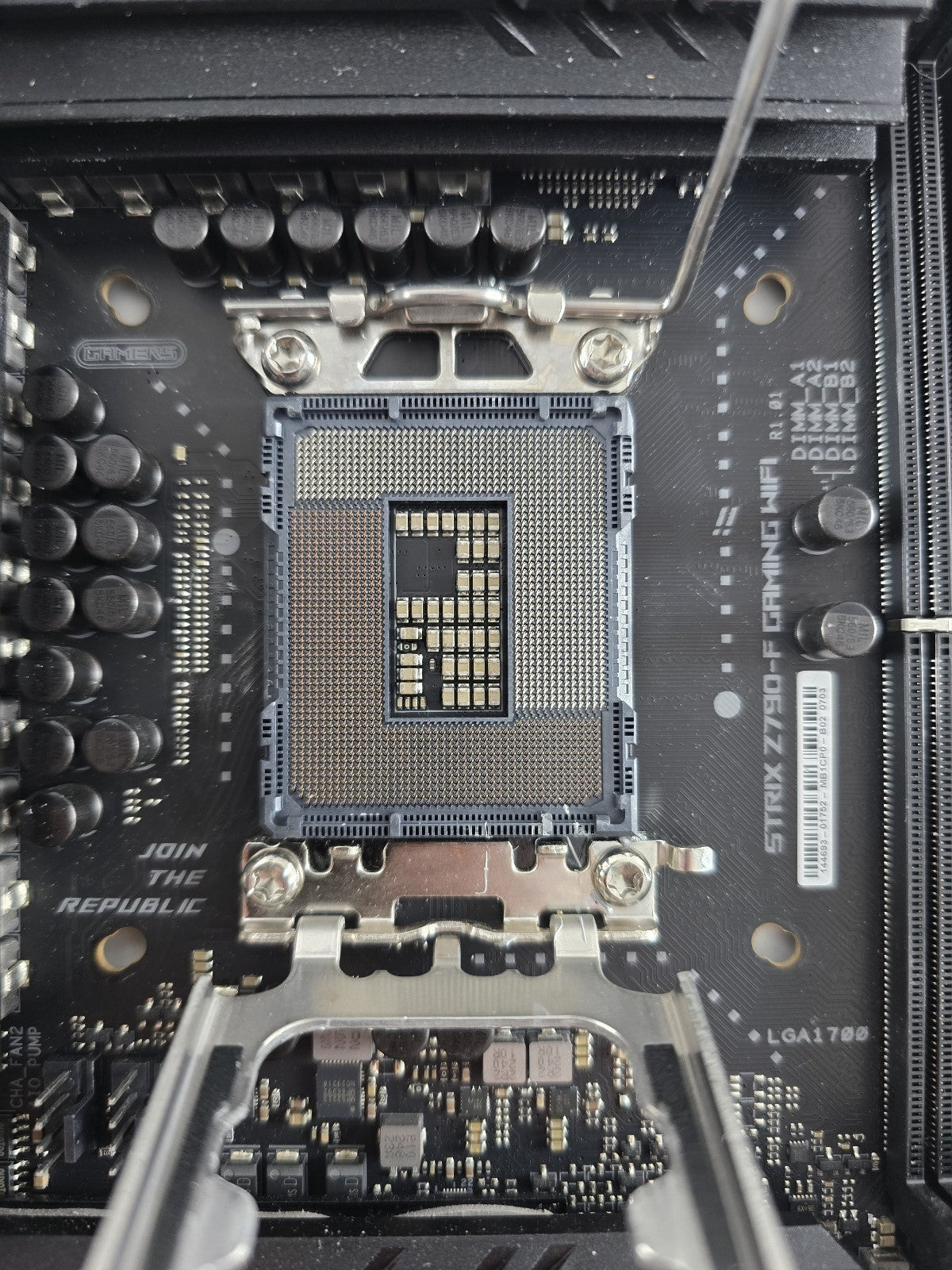 ASUS ROG Strix Z790-F Gaming WiFi LGA1700 DEFEKT Start nur per CMOS #N27