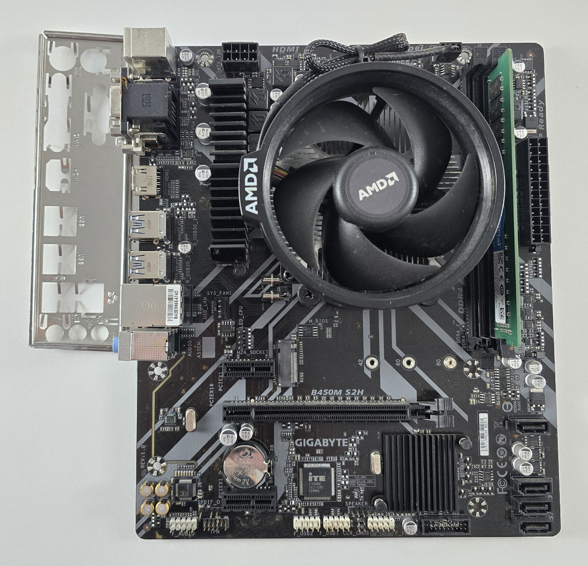 Aufrüstset Gigabyte B450M S2H + AMD Ryzen 5 2400G + 16GB DDR4 #Z288