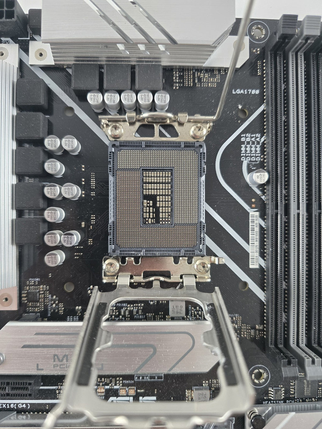 ASUS PRIME B660-PLUS D4 Mainboard Intel B660 1700 ATX teildefekt RAM #N4