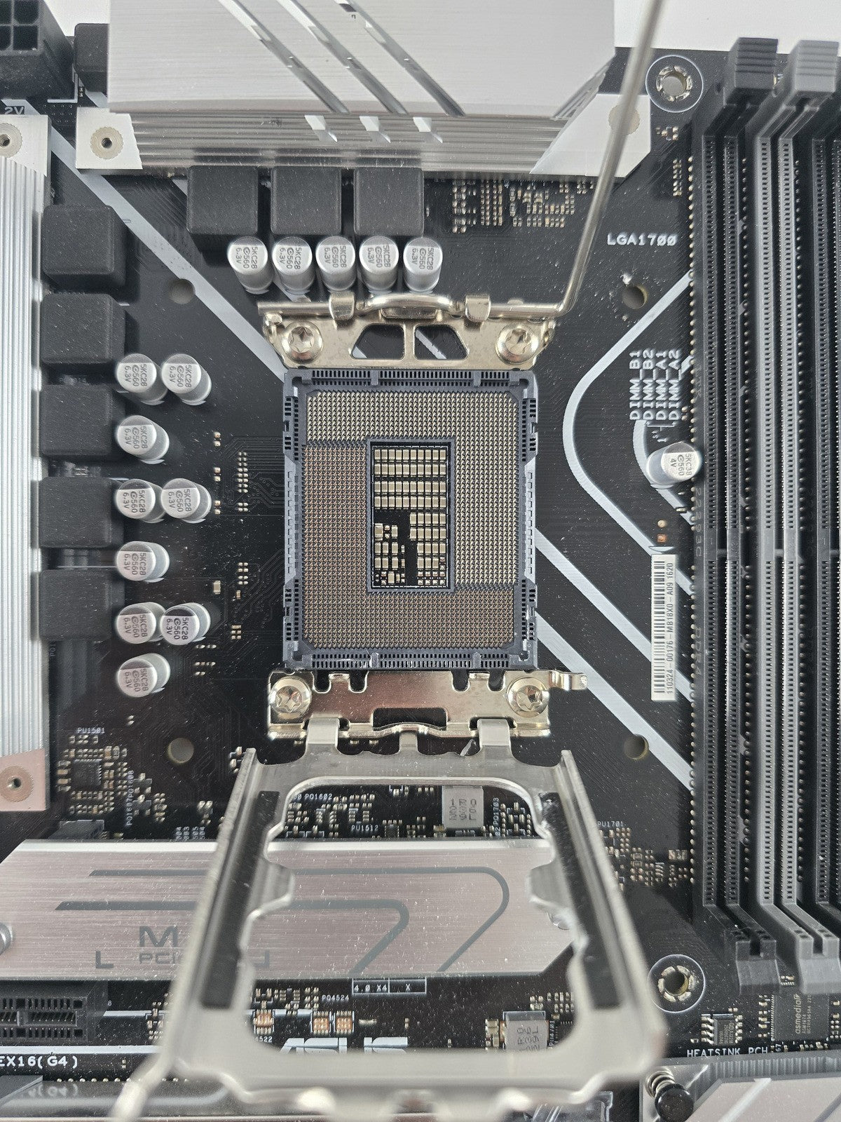 ASUS PRIME B660-PLUS D4 Mainboard Intel B660 1700 ATX teildefekt RAM #N4